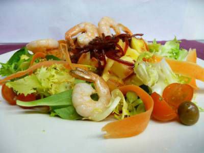 Amanida amb pinya i llagostins